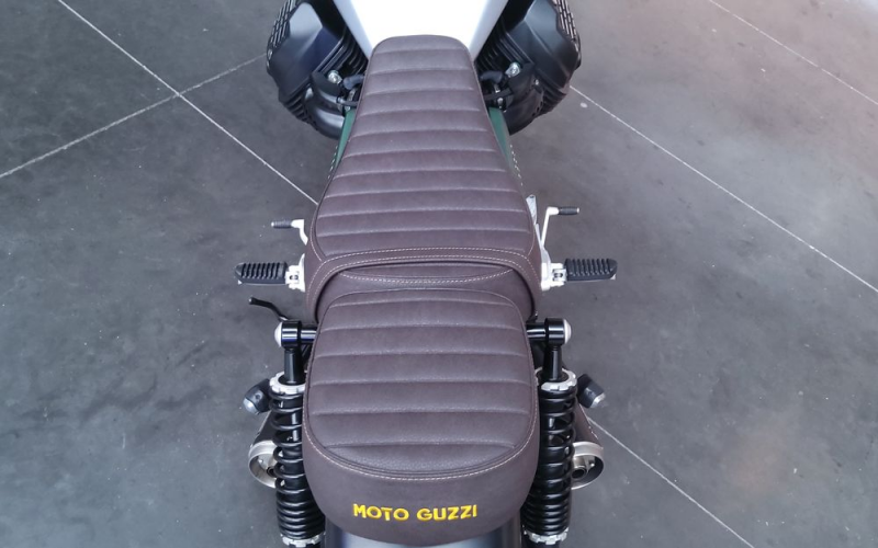 Moto-Guzzi V9 Bobber Centenario