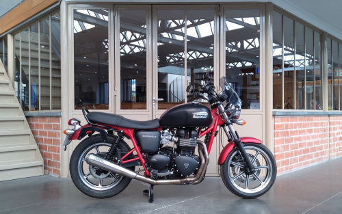 Triumph bonneville se