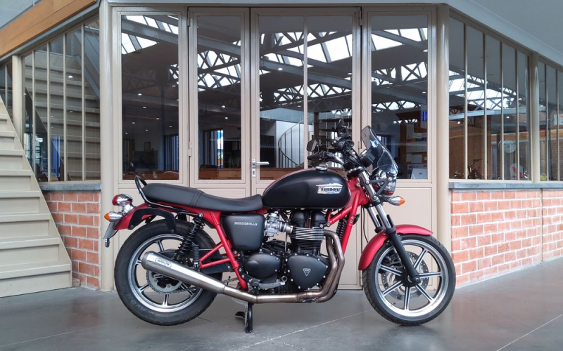 Triumph bonneville se