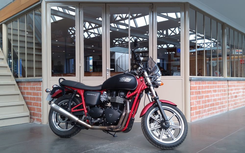 Triumph bonneville se