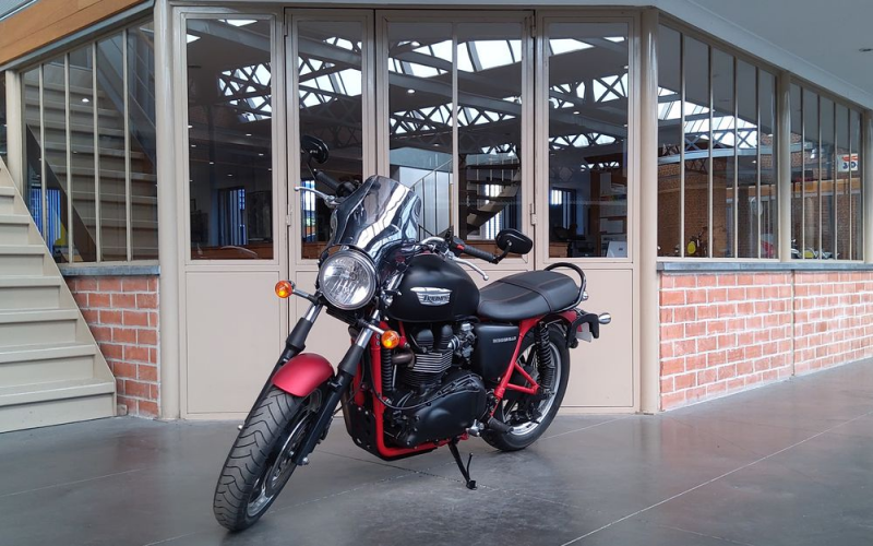 Triumph bonneville se