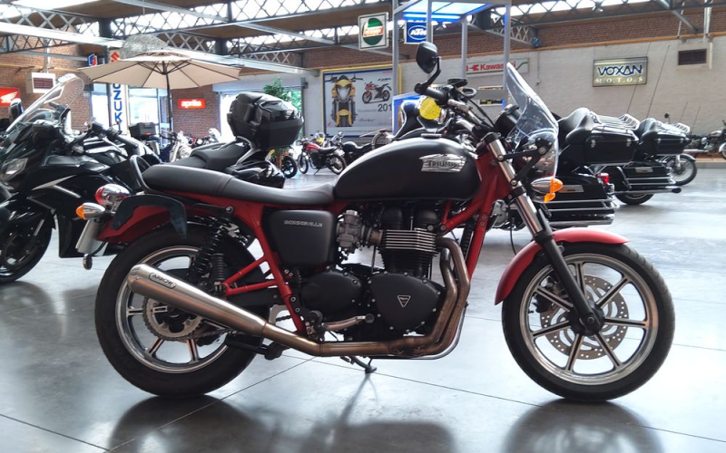 Triumph bonneville se