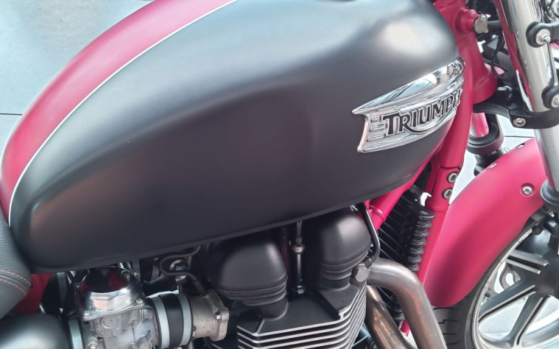 Triumph bonneville se