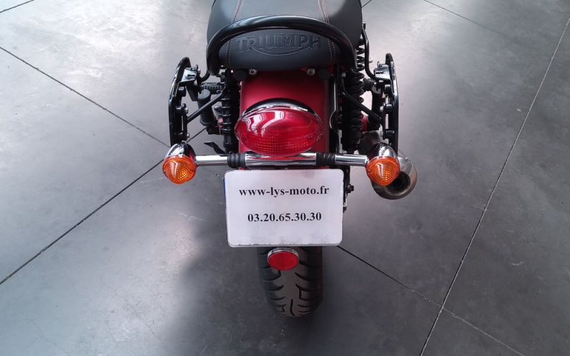 Triumph bonneville se