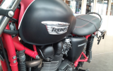 Triumph bonneville se