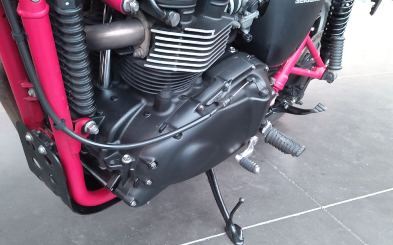 Triumph bonneville se