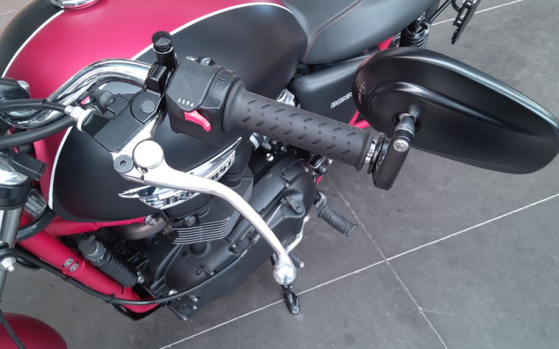 Triumph bonneville se