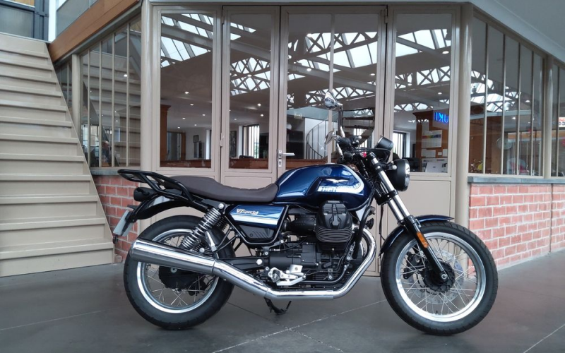Moto guzzi v7 spécial