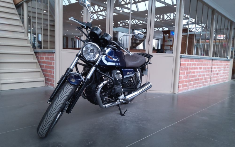 Moto guzzi v7 spécial