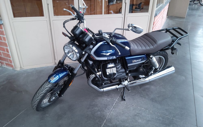 Moto guzzi v7 spécial