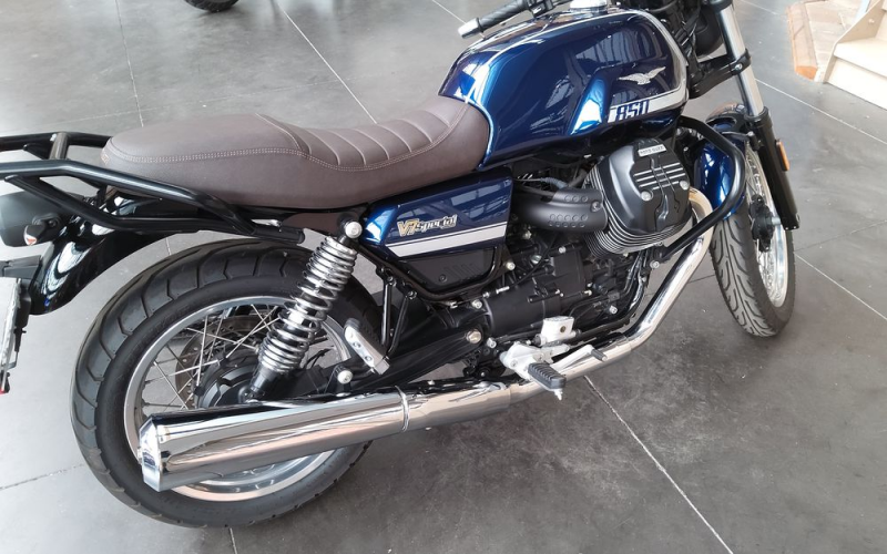Moto guzzi v7 spécial
