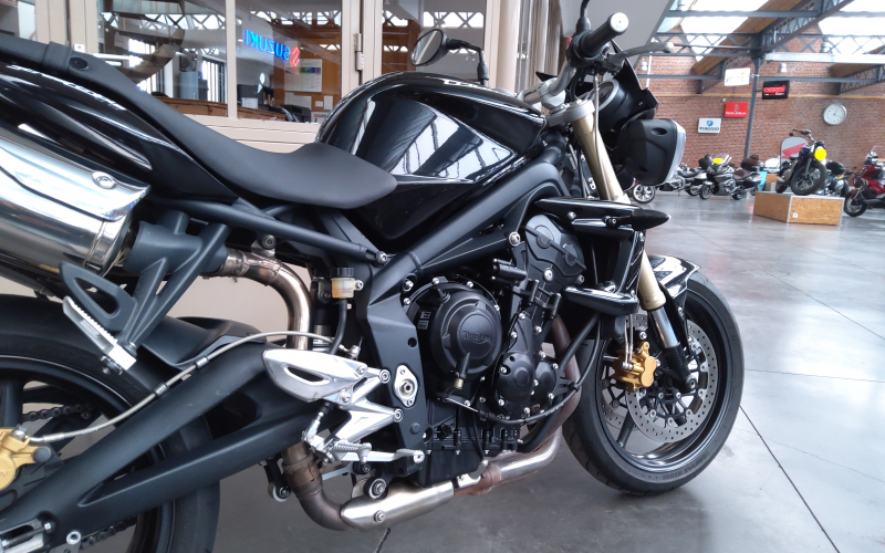 Triumph street triple 675