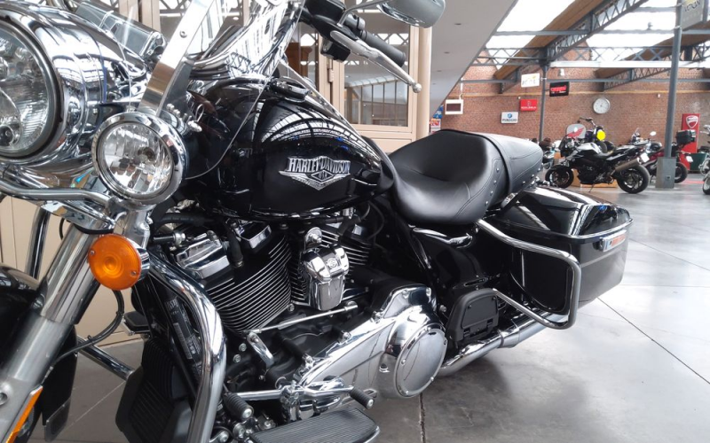 Harley road king 1745
