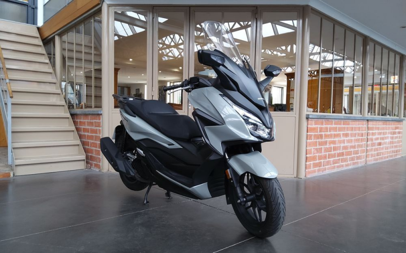 Honda forza 125