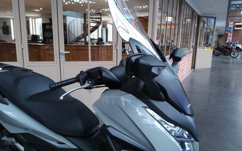 Honda forza 125