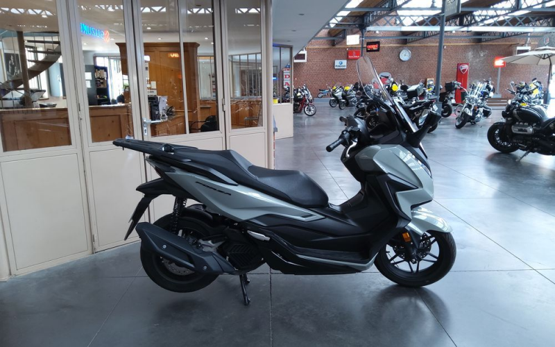 Honda forza 125