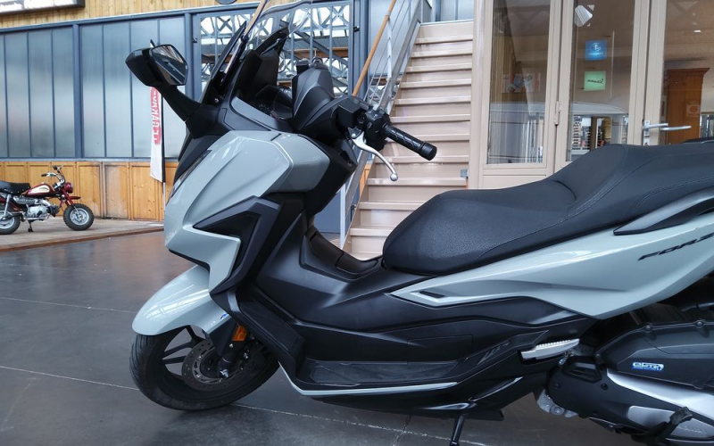 Honda forza 125
