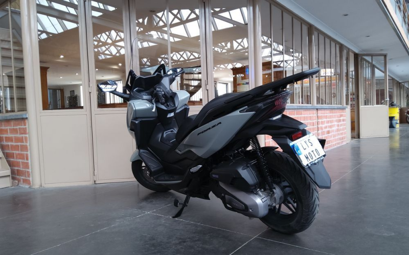 Honda forza 125