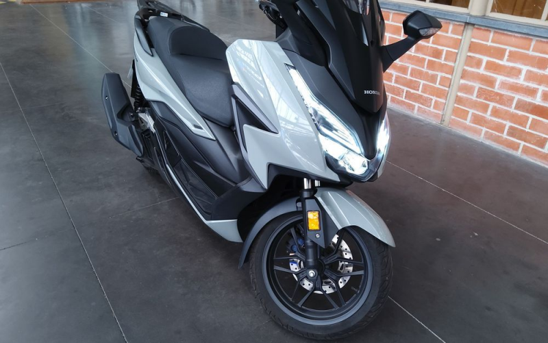 Honda forza 125