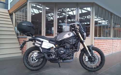 Benelli Leoncino 800T