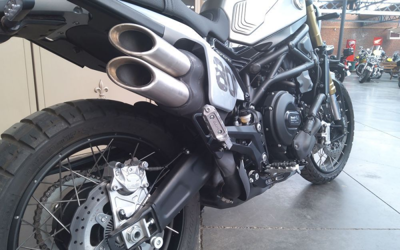 Benelli Leoncino 800T