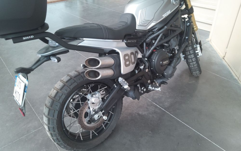 Benelli Leoncino 800T
