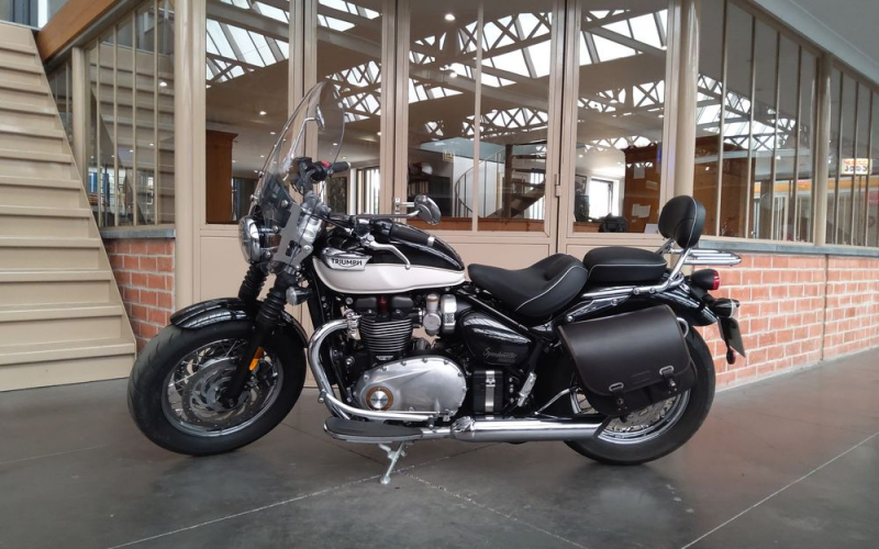 Triumph speedmaster 1200