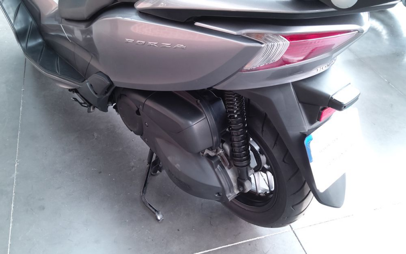 Honda Forza 300