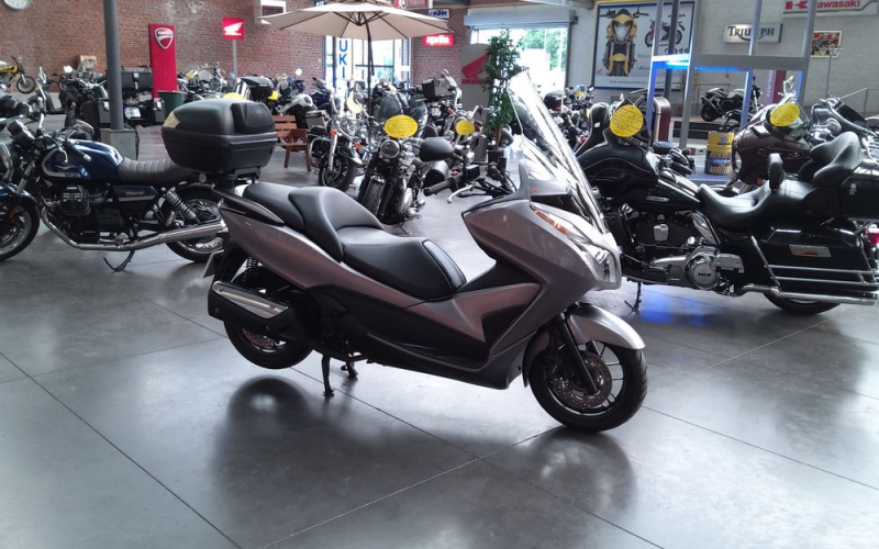 Honda Forza 300