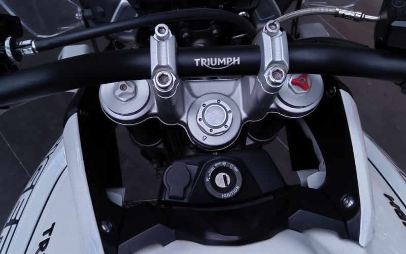 Triumph tiger 800 xca