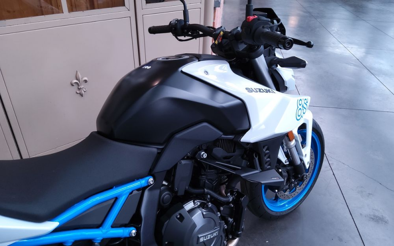 Suzuki gsx-8s