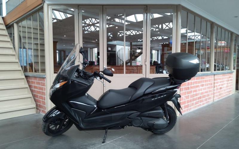 Honda Forza 300