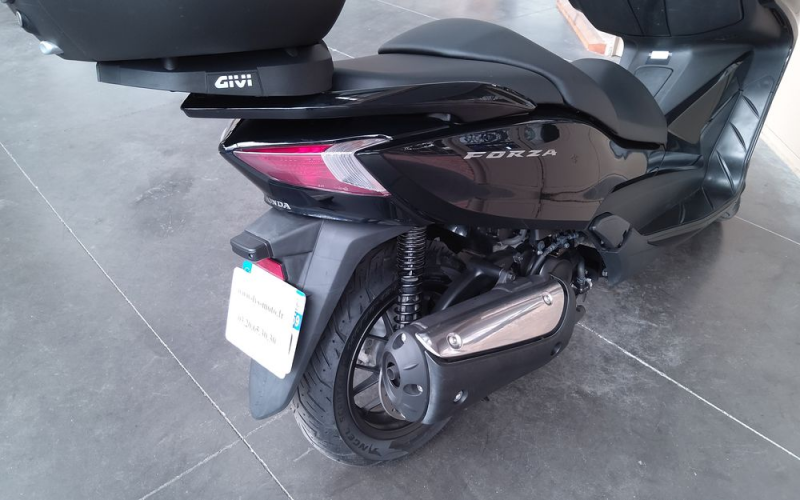 Honda Forza 300