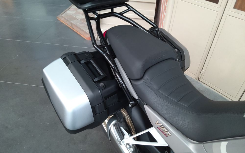 Moto guzzi v100