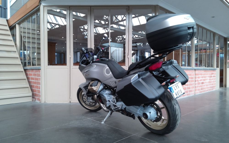Moto guzzi v100