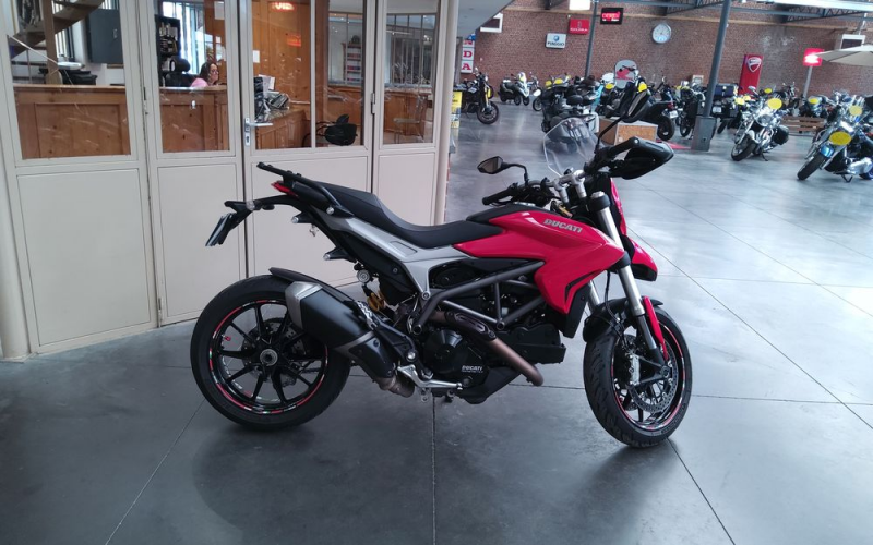 Ducati Hyperstrada 821