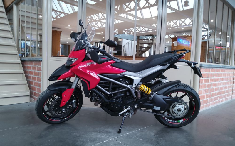 Ducati Hyperstrada 821