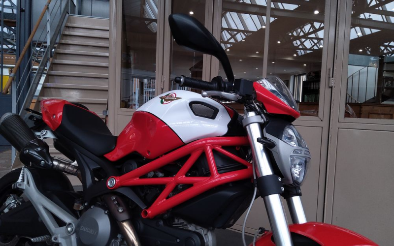 Ducati monster 696