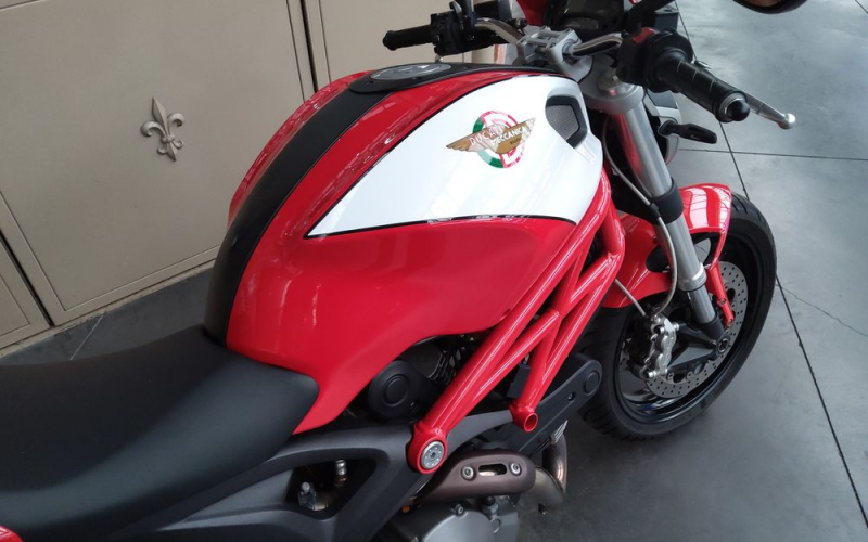 Ducati monster 696