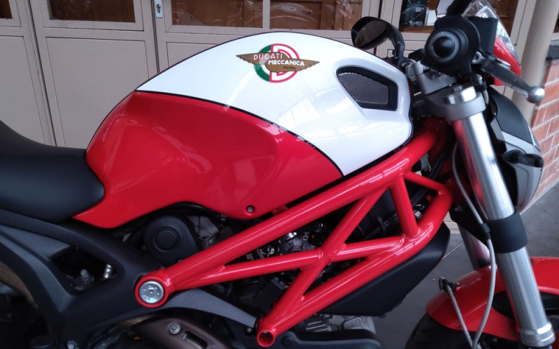 Ducati monster 696