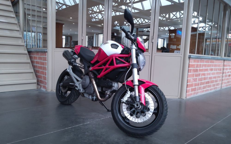Ducati monster 696