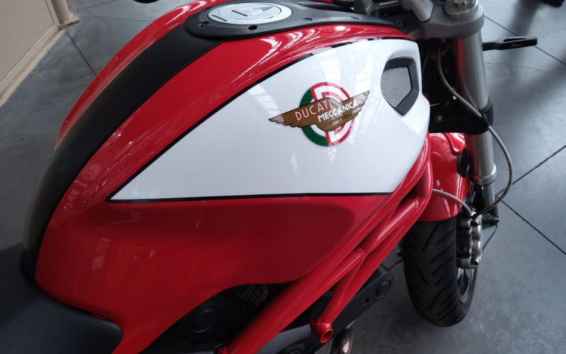 Ducati monster 696