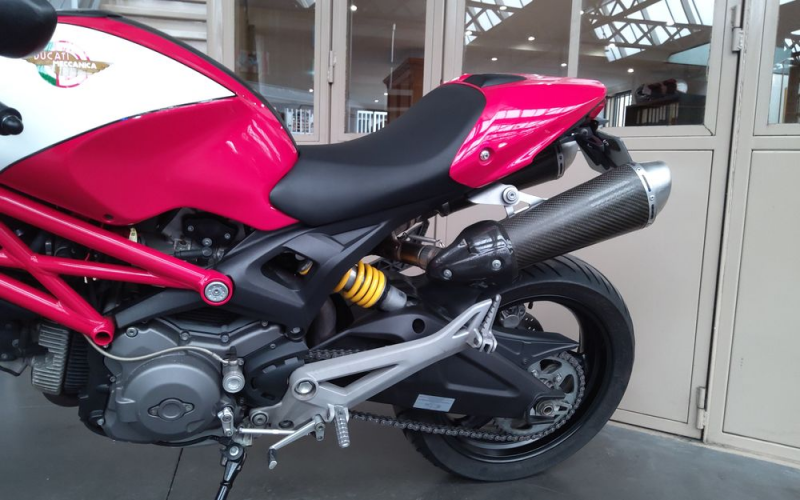 Ducati monster 696