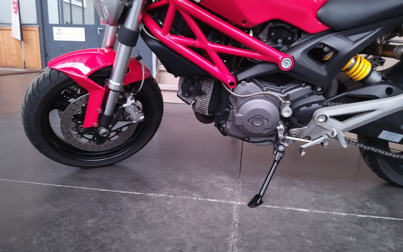 Ducati monster 696