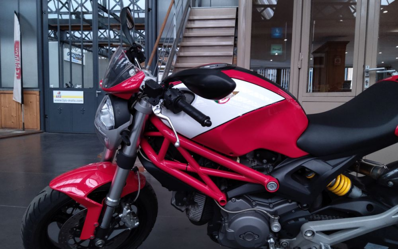 Ducati monster 696