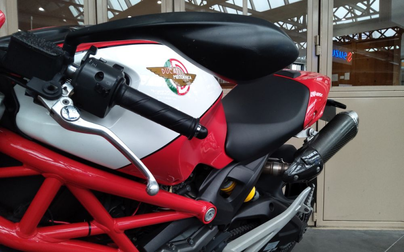 Ducati monster 696