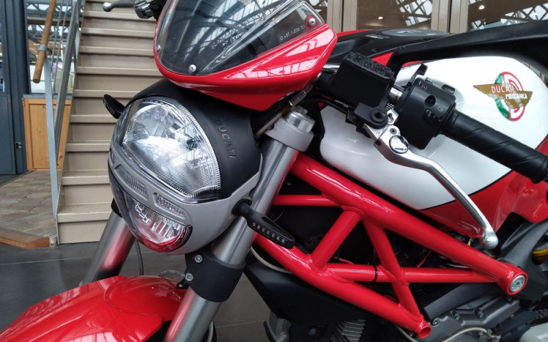 Ducati monster 696