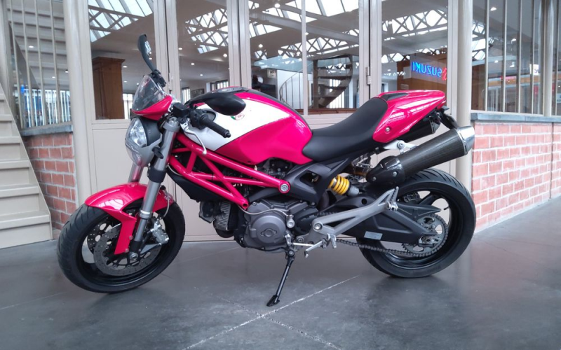 Ducati monster 696