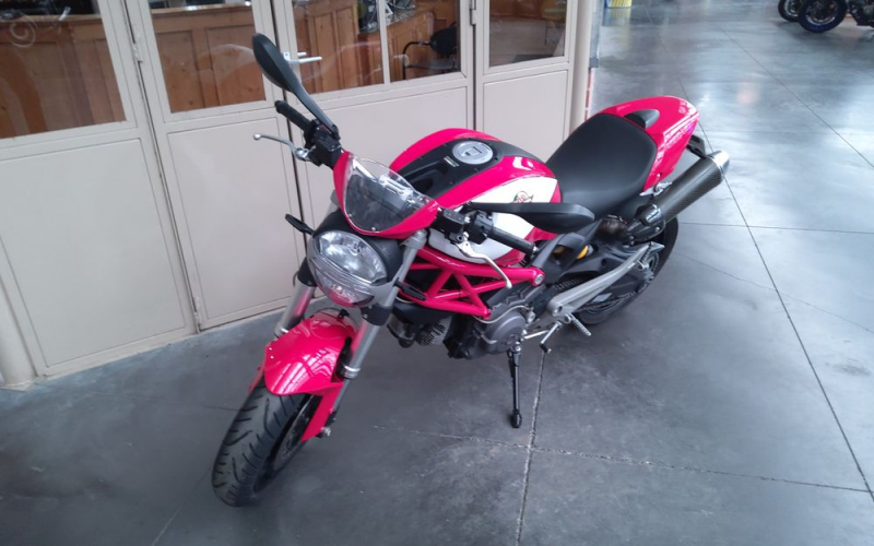 Ducati monster 696