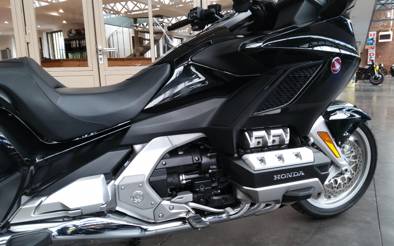 Honda gl1800 goldwing touring